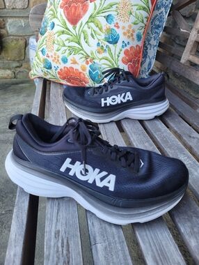 Hoka Bondi 8 Sneakers